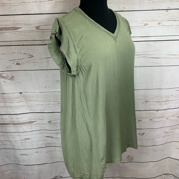 3/$25 Ellen Tracy tee - Picture 2 of 6